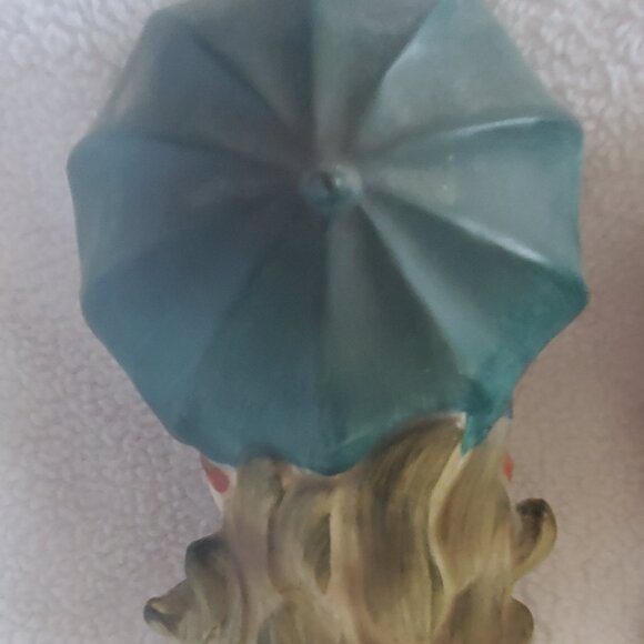 VINTAGE NORCREST JAPAN of Girl and Boy with Umbrella. Porcelain - Picture 7 of 8